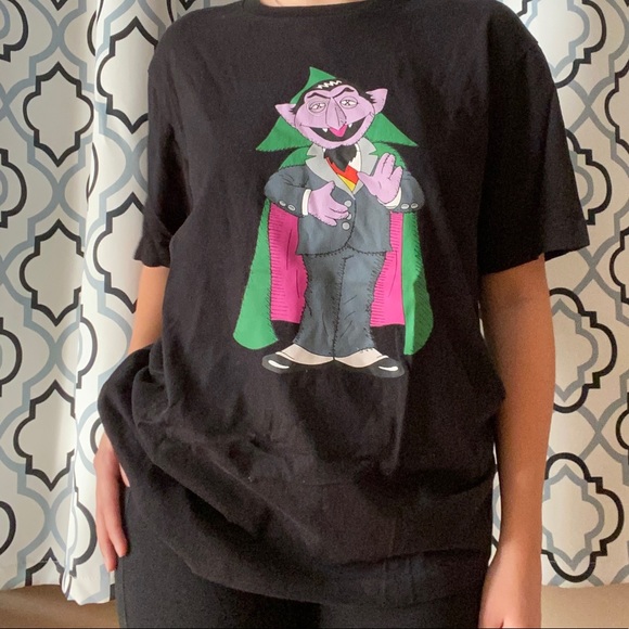 KAWS X UNIQLO Count Von Count - Picture 3 of 5